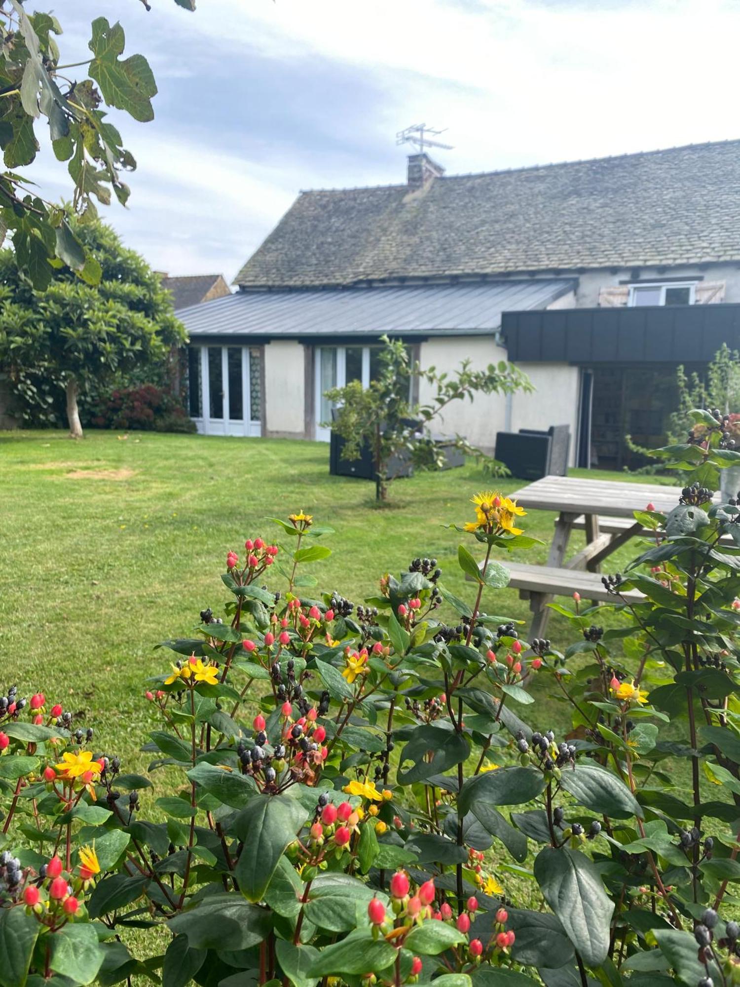 Bed and Breakfast La Clef Du Four Plesder Exterior foto